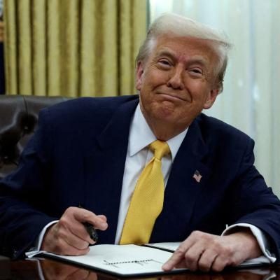 Tổng thống Mỹ Donald Trump chính thức áp thuế 25% đối với Nhật Bản và Hàn Quốc