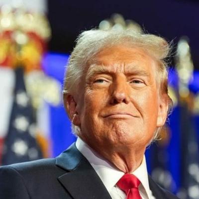 Trump ngừng đàm phán từng nước, áp thuế mới; Moody’s hạ tín nhiệm